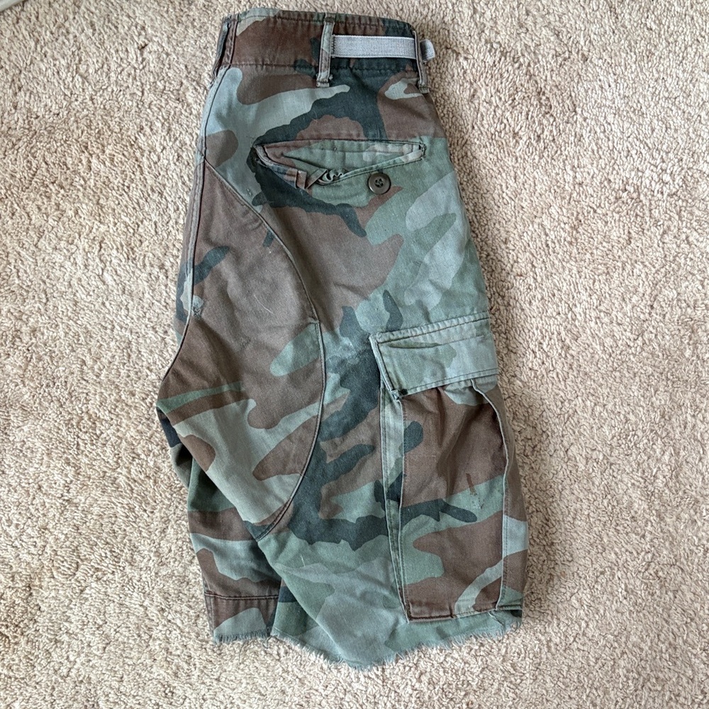 Camouflage Cargo Unisex Shorts - Picture 3 of 4